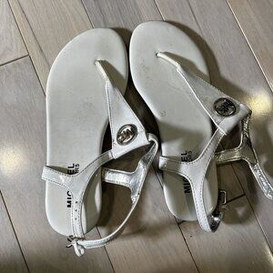 Michael Kors Girls white thong sandals 4